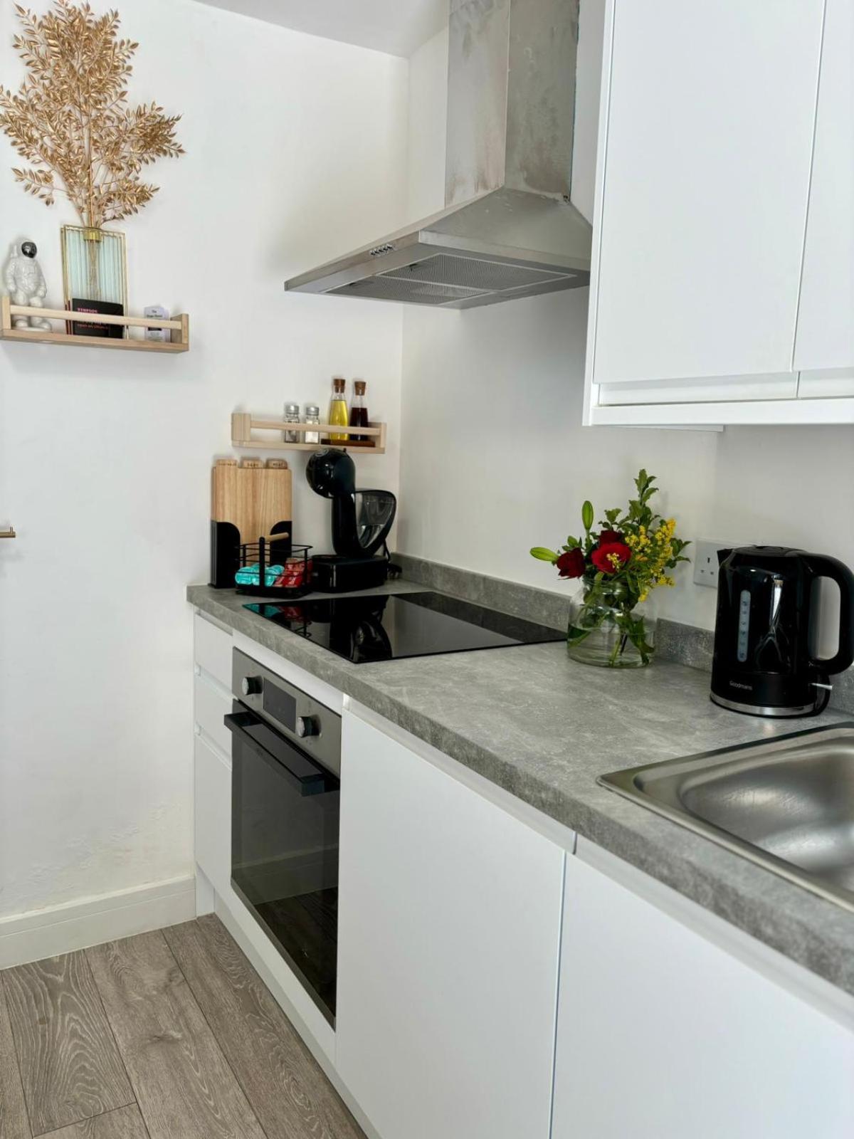 Stylish And Chic Seaside Apartment ساوثيند أون سي المظهر الخارجي الصورة